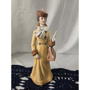 Avon 1981 Vintage Albee Award Presidents Club Member Award  Porcelain Figure